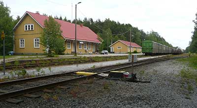 Järnvägsstationen i Nystad representerar 1920-talets klassicism. Bild: Kirsti Virkki.