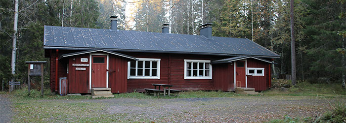 Huvudbyggnaden på Heretty skogsarbetarförläggning byggdes enligt typritningar 1948. Bild: Hilja Palviainen.