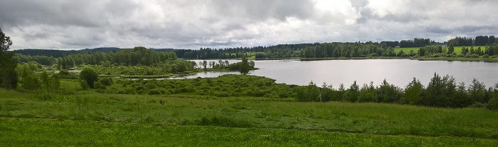 Rantapeltoa Järvi-Suomessa.