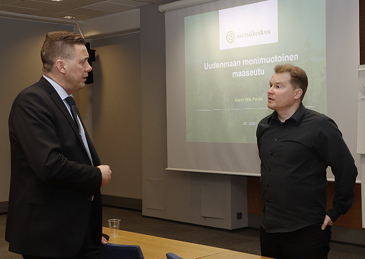 Överdirektör Petri Knaapinen och forskare Pasi Saukkonen.