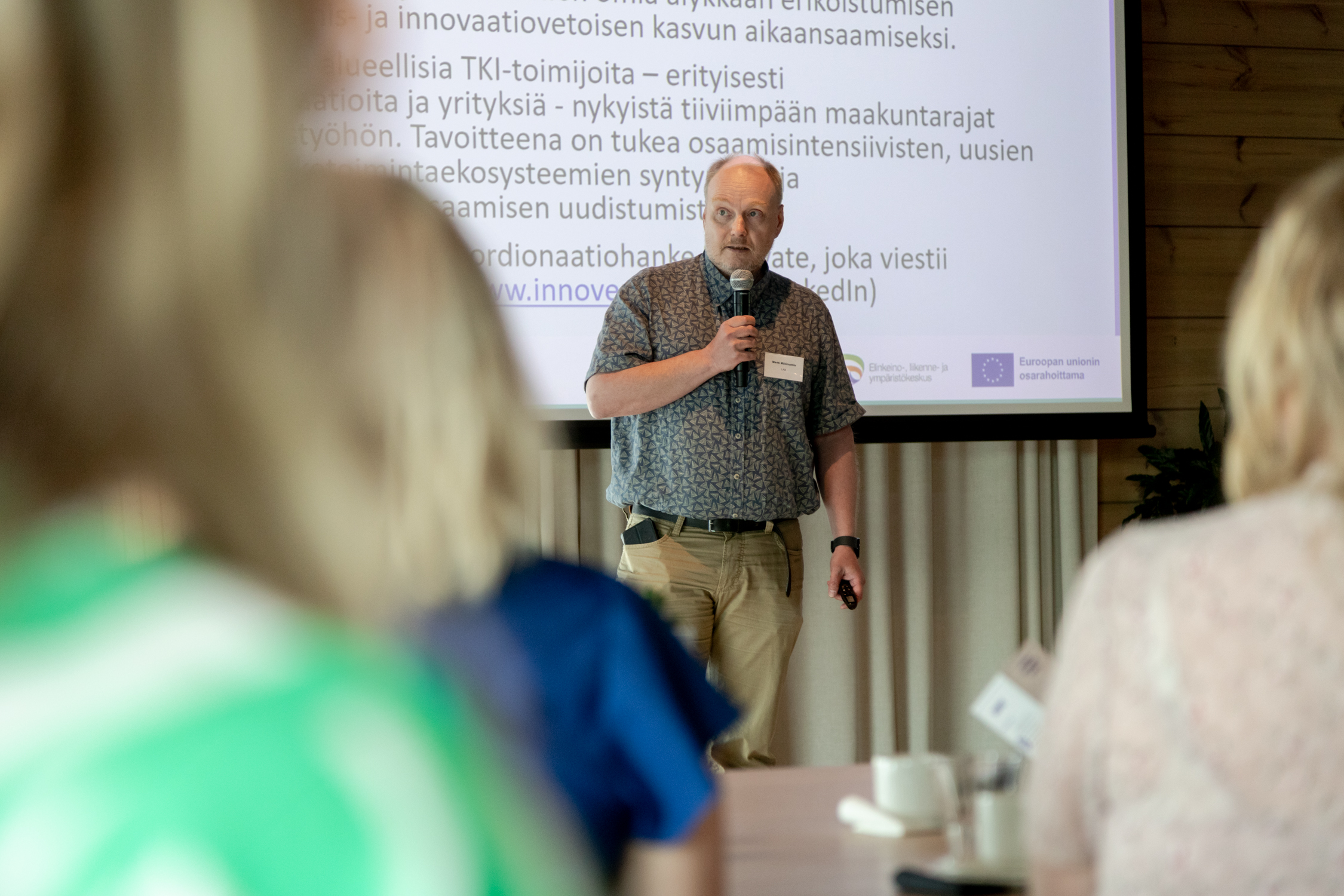 Martti Mäkimattila kertomassa Innverkostoista TKI-tapahtumassa.