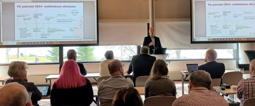 Kuntien tämän hetken suunnitelmia kommentoi ja kysymyksiin vastasi hallitusneuvos Jan Hjelt työ- ja elinkeinoministeriöstä.