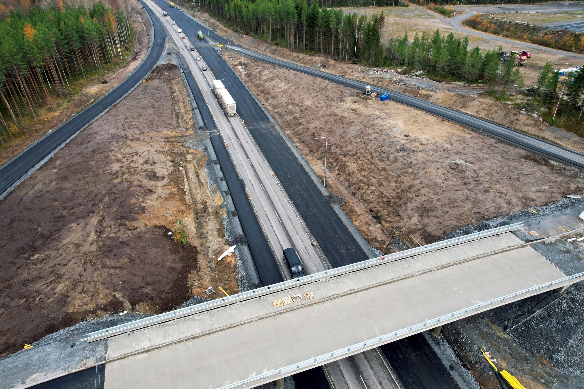 Foto. Riksväg 8, den planskilda anslutningen i Edsevö. Foto, Pasi Kivioja, Trafikledsverket