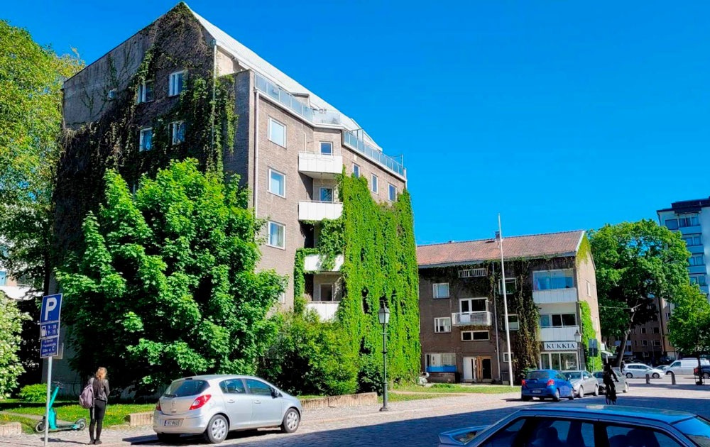 Kuva: Turussa taloyhtiö teetätti avustuksen turvin korjaussuunnitelman tiilikaton korjaamiseksi. © Asunto-osakeyhtiö Tuomiokirkkokatu 8. 