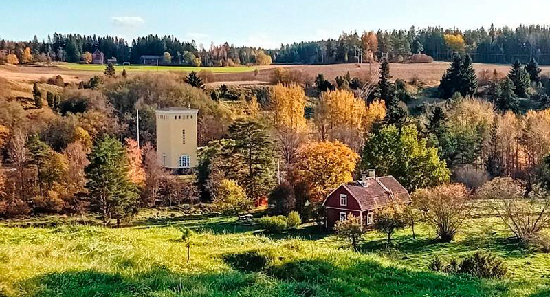 Maisemakävelyn aukeaa maisemaa Askalan vesivoimalan lähistöllä. Kuva Tero Mäkinen