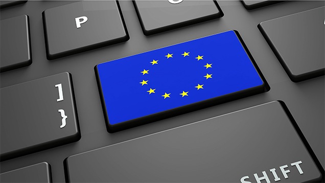 Kuva tietokoneen näppäimistöstä missä yhdessä on EU-tunnus.