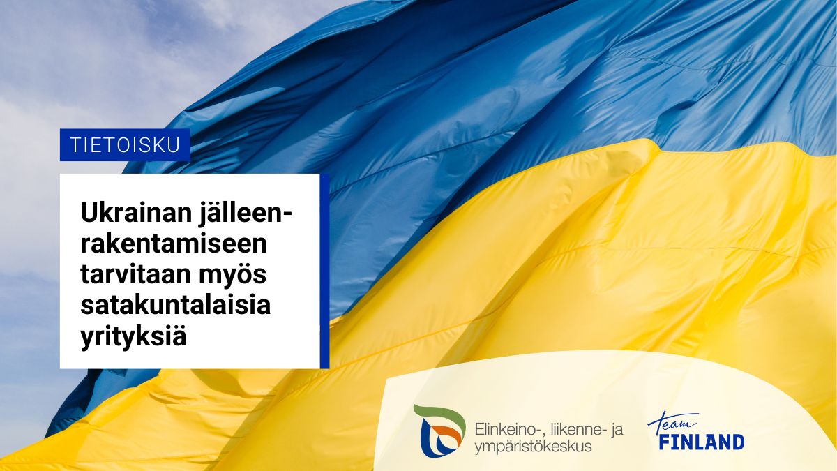 Ukrainan lippu liehuu taivasta vasten. Päällä teksti: Tietoisku. Ukrainan jälleenrakentamiseen tarvitaan myös satakuntalaisia yrityksiä. 