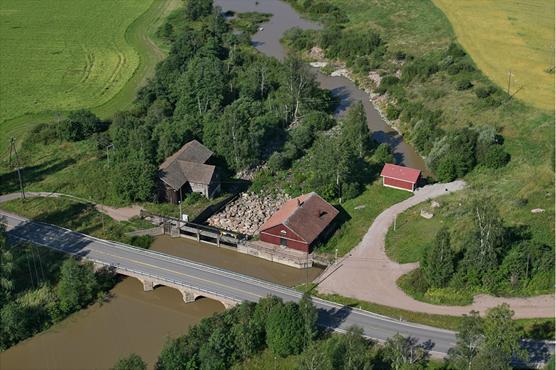 Flygfoto över dammen.