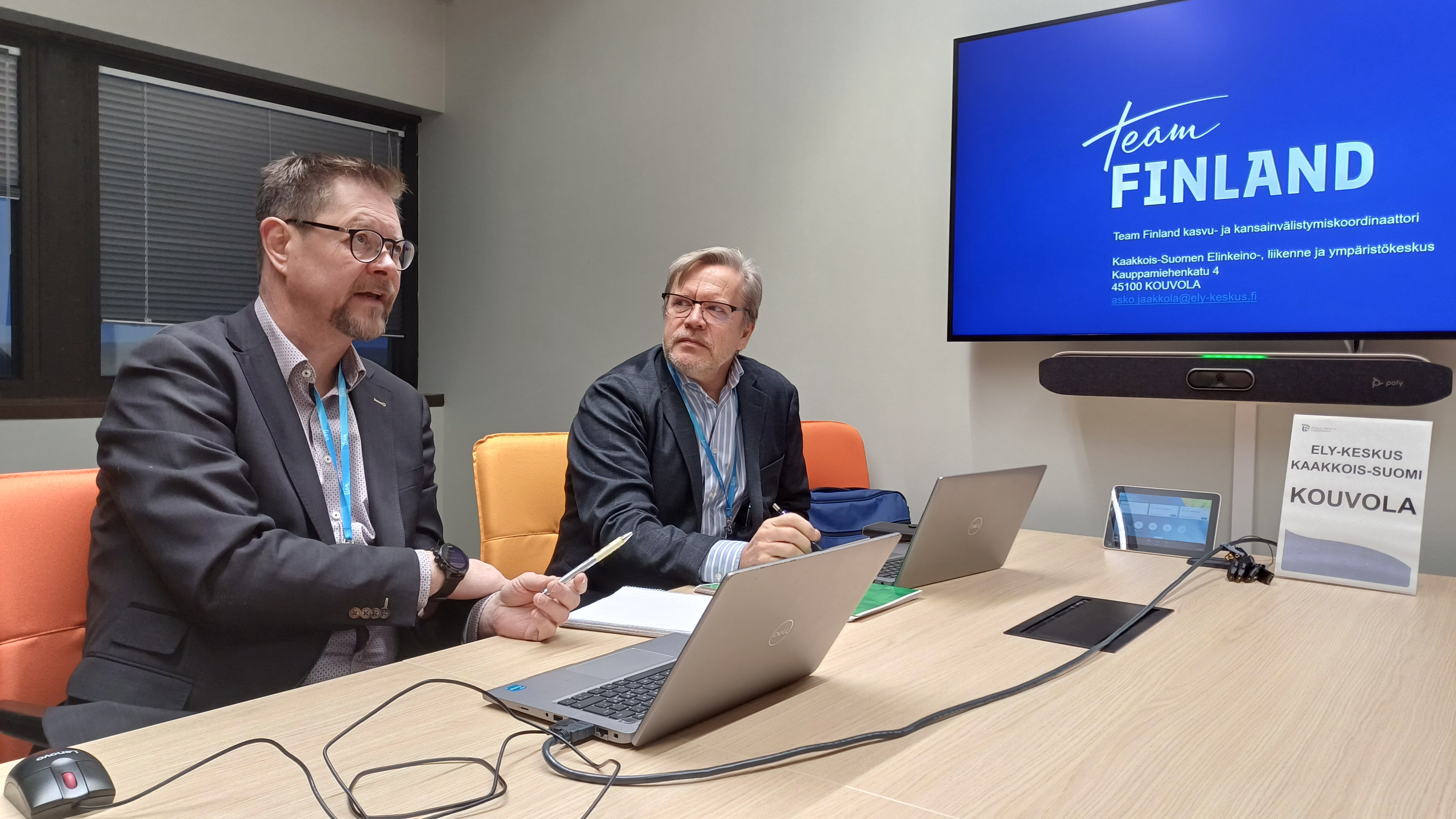 Etelä-Karjalan alueella työskentelevä Kaakkois-Suomen ELY-keskuksen Team Finland kasvu- ja kansainvälistymiskoordinaattori Juha Linden oikealla. Vasemmalla Kymenlaakson alueesta vastaava Team FInland kasvu- ja kansainvälistymiskoordinaattori Asko Jaakkola. Kuva: Anne Sironen.