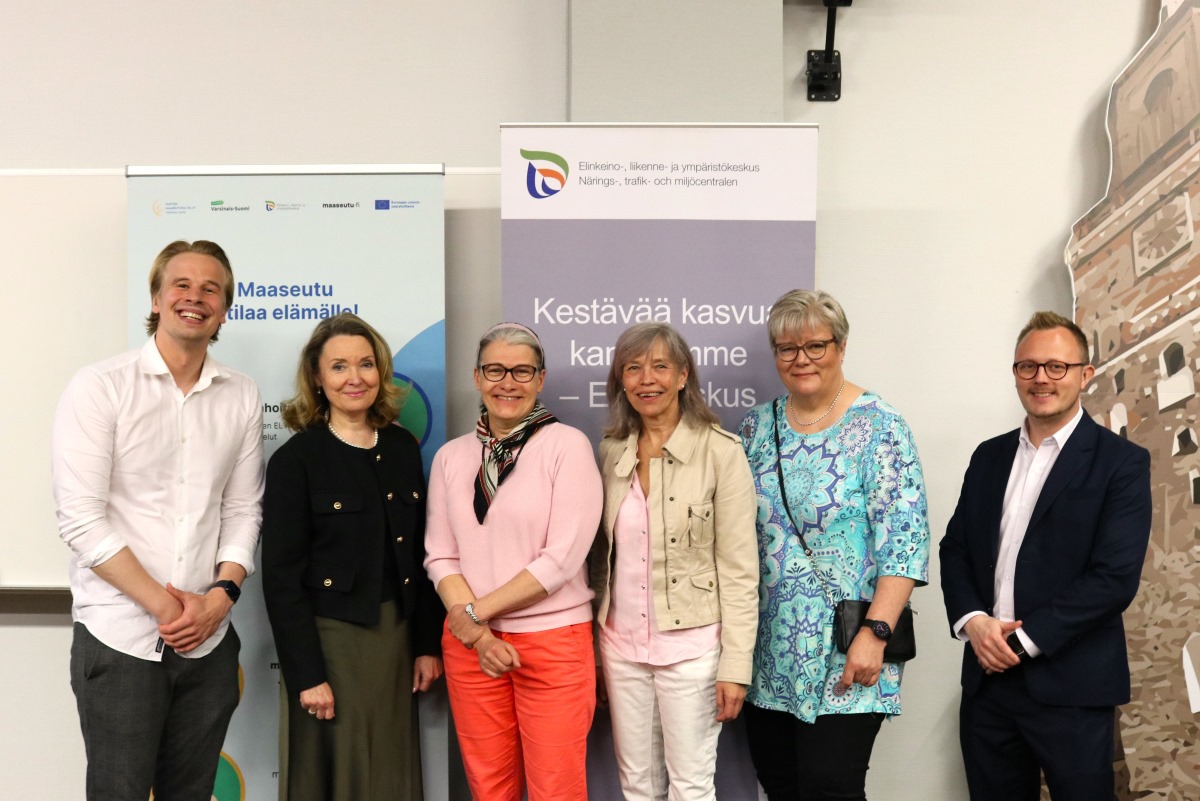 Oikealta: Kuisma Ryödi, Tuula Ossa, Hilkka Halla, Pia Poikonen, Riikka Laakio ja Leevi Törmäkangas.