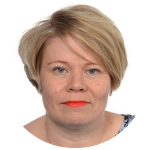 Nainen hymyilee