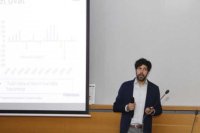 Kuvassa on Mauri Kotamäki.