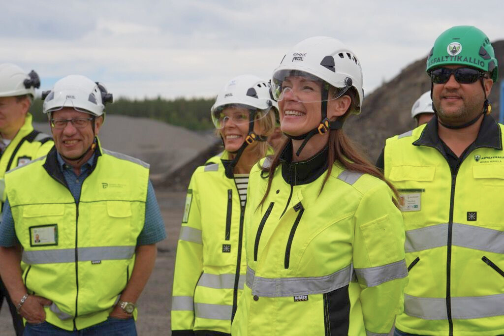 Liikenne- ja viestintäministeri Lulu Ranna Pirkanmaalla tietyömaalla.