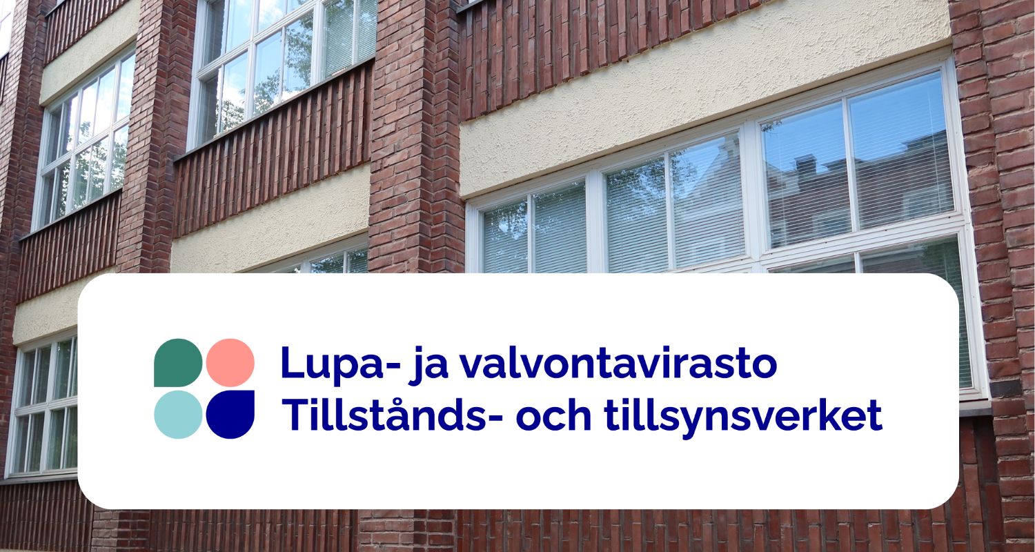 Kuvassa on rakennuksen seinää ja valkoisella pohjalla Lupa- ja valvontaviraston logo