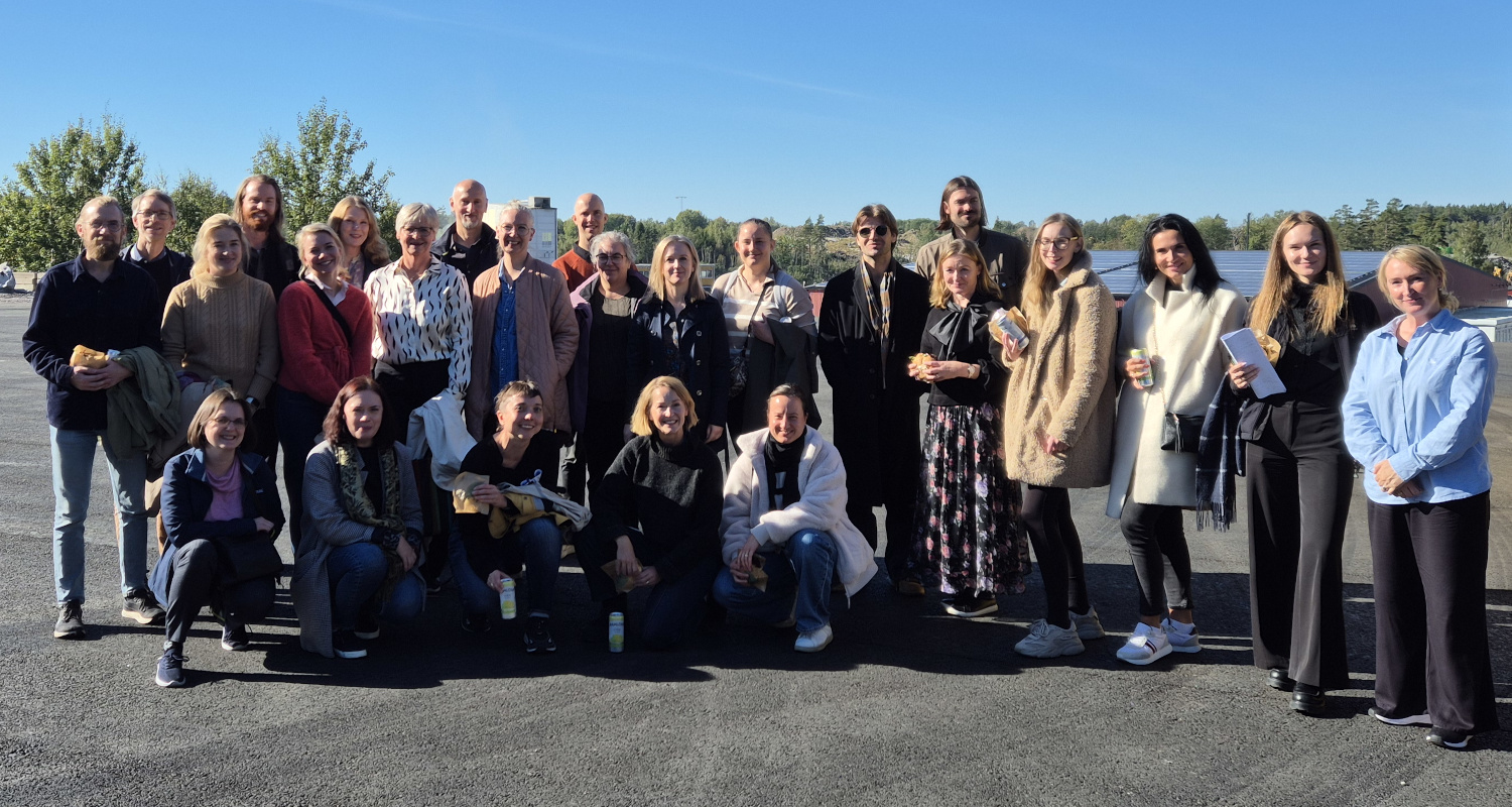 Kuvassa on tuottajavastuuviranomaisia.